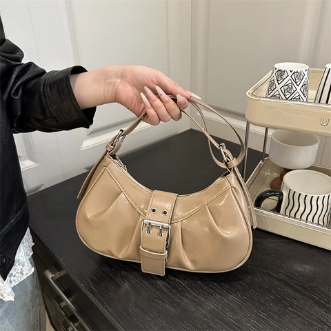 Borsa Sottobraccio Plissettata Retrò da Donna in Pelle PU Lucida Borsa Hobo con Fibbia Metallica Borsa a Tracolla di Moda