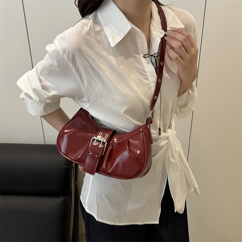 Borsa Sottobraccio Plissettata Retrò da Donna in Pelle PU Lucida Borsa Hobo con Fibbia Metallica Borsa a Tracolla di Moda