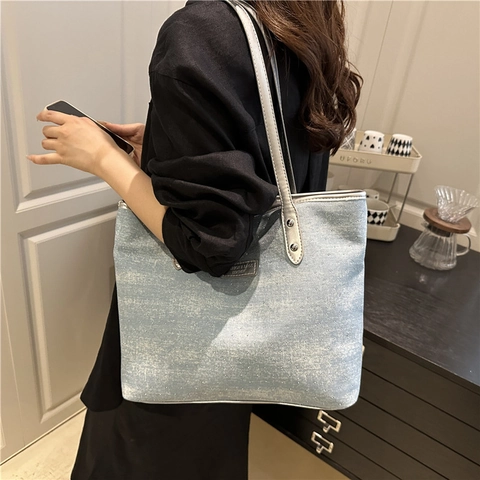 Modische Denim Tragetasche Damen Große Kapazität Lässige Pendler Schultertasche Silberne Träger Punktmuster Design