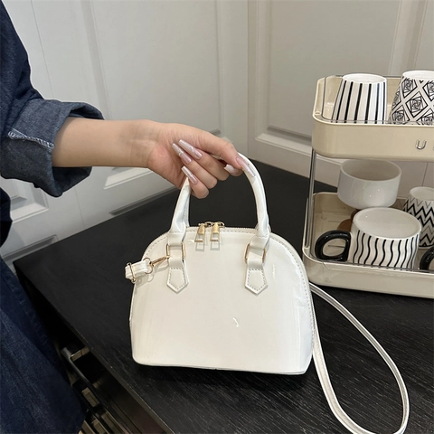 Borsa a Conchiglia in Pelle Verniciata Lucida Donna Elegante Piccola Borsa a Tracolla Manico Superiore Spalla Bordeaux Nero Bianco Caffè