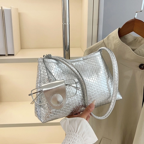 Damen Gewebte PU Leder Unterarm Umhängetasche Mit Kleiner Tasche Und Mini Anhänger Schicke Geflochtene Pendler Handtasche