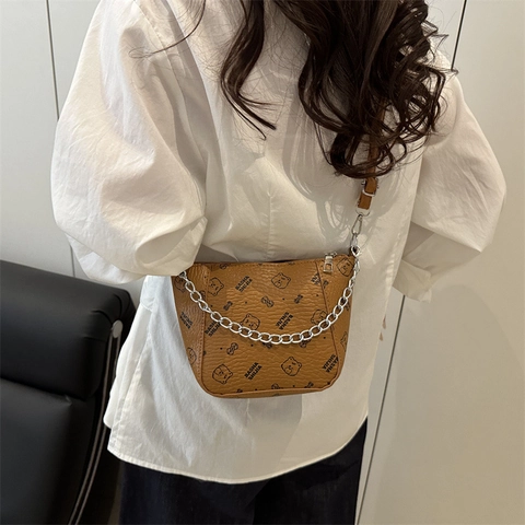 Borsa a Secchiello Piccola da Donna Con Stampa Orso in Pelle PU Borsa a Spalla Con Decorazione Catena Metallica Borsa a Tracolla Moda