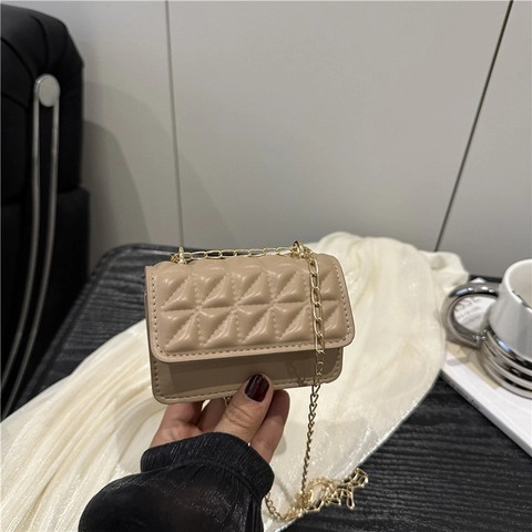 Women Mini Quilted Shoulder Bag Gold Chain Strap Faux Leather Crossbody Bag Small Diamond Pattern Flap Purse Casual Bag