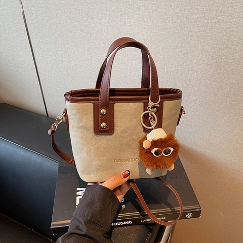 Borsa a Secchiello Mini da Donna Patchwork in Pelle PU Tela Tote Bag Con Ciondolo Mostro di Peluche Tracolla Regolabile Borsa a Mano Retro
