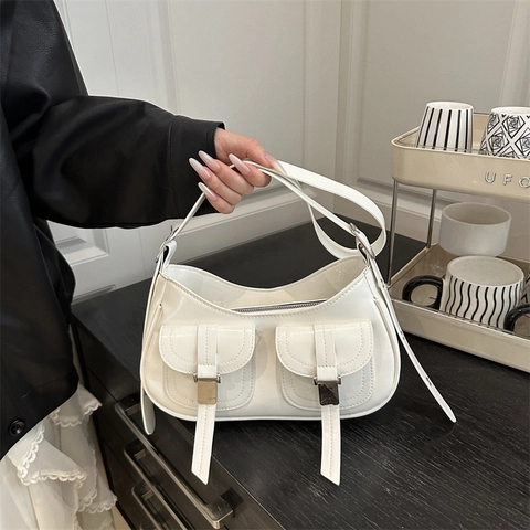 Sac sous le Bras en Cuir PU Vintage pour Femmes Sac à Bandoulière Retro Couleur Unie Avec Double Poches Frontales et Boucles en Argent Sac à Main Décontracté Tendance de Rue