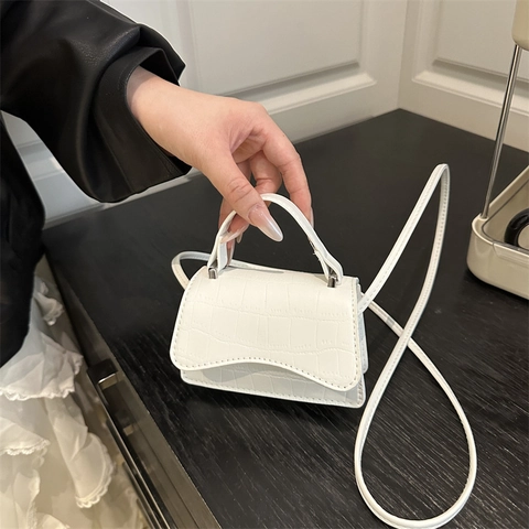 Mini Sac à Épaule Motif Crocodile pour Femmes Élégant Sac Bandoulière Petit Carré en Cuir PU Avec Poignée Sac Sous le Bras Rétro