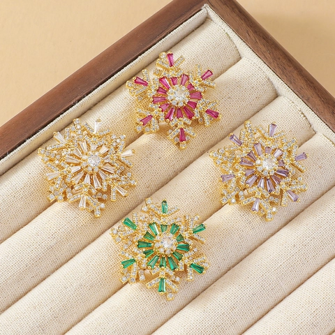 Women Snowflake Rotating Brooch Pin Copper Zirconia Inlaid Elegant Fashion Brooch For Coat Suit Winter Christmas Jewelry Gift