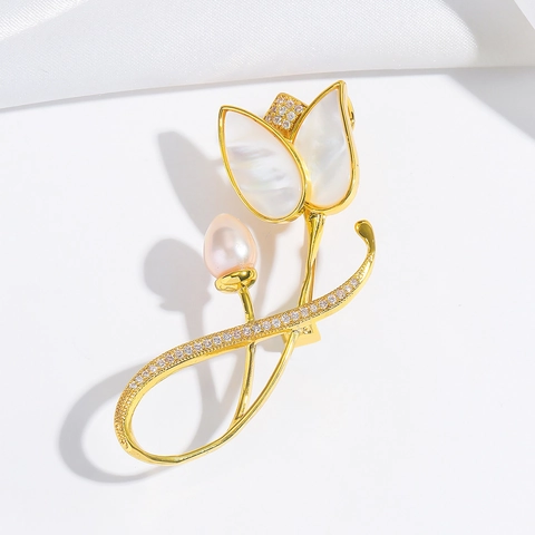 Elegant Tulip Flower Brooch Pin For Women Gold Plated Copper Brooch With White Shell Pink Pearl Micro Zirconia Inlaid Decorative Jewelry