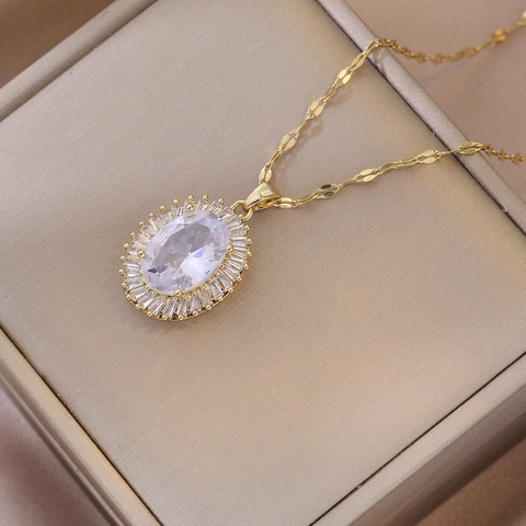 Collana Pendente Acciaio Inossidabile Zircone Design Halo Ovale Placcato Oro 18K Gioielli Geometrici Eleganti Donna