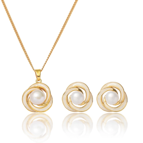 Elegant Titanium Steel Artificial Pearl Jewelry Set For Women Vintage Flower Petal Pendant Necklace Matching Stud Earrings Set Gold Tone