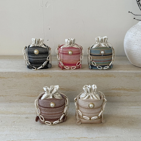 Women's Casual Woven Straw Bucket Bag With Pearl Decoration Drawstring Closure Striped Crossbody Bag With Metal Chain Strap