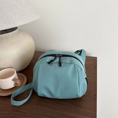 Minimalist Nylon Crossbody Bag For Women Large Capacity Casual Shoulder Bag Adjustable Strap Solid Color Fashion Versatile Bag