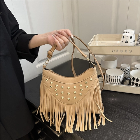 Borsa a Tracolla Retro in Finta Pelle Scamosciata con Nappe Rivetti Dorati Stile Bohémien Piccola Borsa a Spalla Donna