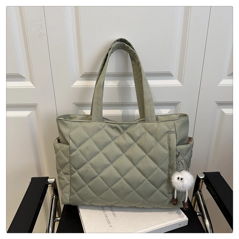 Large Capacity Quilted Diamond Lattice Tote Bag Lightweight Satin Nylon Puffy Shoulder Bag With Plush Pendant For Women