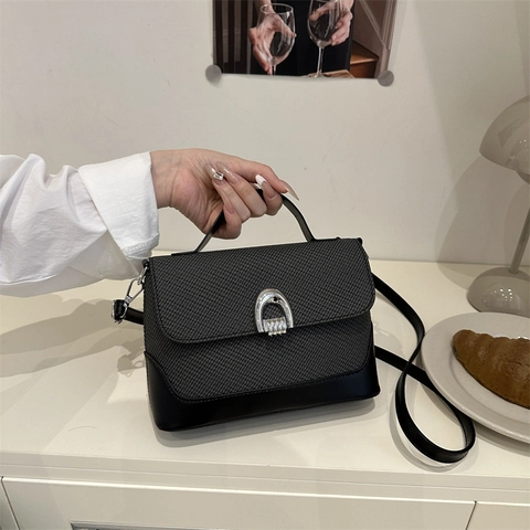 Women PU Leather Weave Texture Crossbody Bag Flap Design With Horseshoe Buckle Vintage Chic Handbag