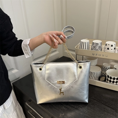 Women Large Capacity Tote Bag Glossy PU Leather Gold Chain Shoulder Bag For Office Commute Chic Handbag With Deer Pendant
