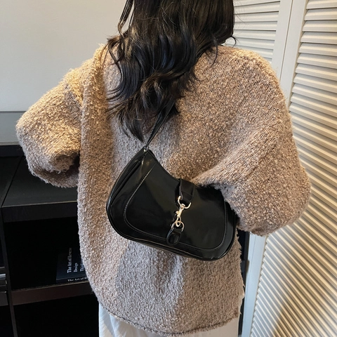 Women Glossy PU Leather Crescent Shoulder Bag Retro Piston Clasp Underarm Bag Solid Color Hobo Bag Fashion Handbag