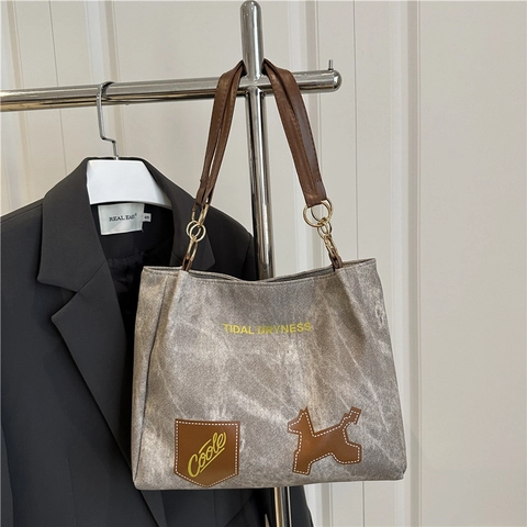 Sac Fourre-Tout Vintage Grande Capacité pour Femmes Cuir PU Toile Sac à Épaule pour Navette Avec Impression de Lettres Patch Chien