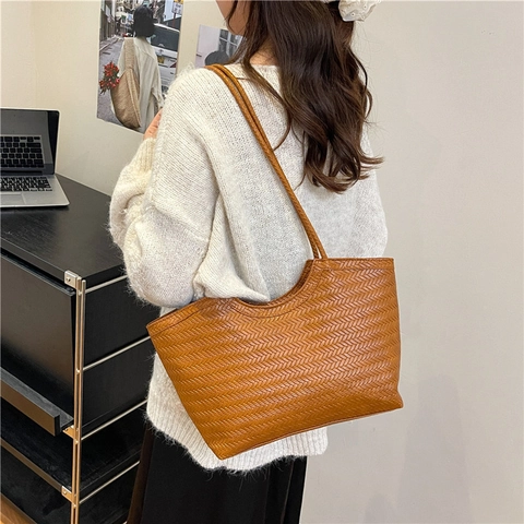 Women Woven Tote Bag Large Capacity PU Leather Shoulder Bag Minimalist Urban Casual Handbag Retro Solid Color Daily Bag