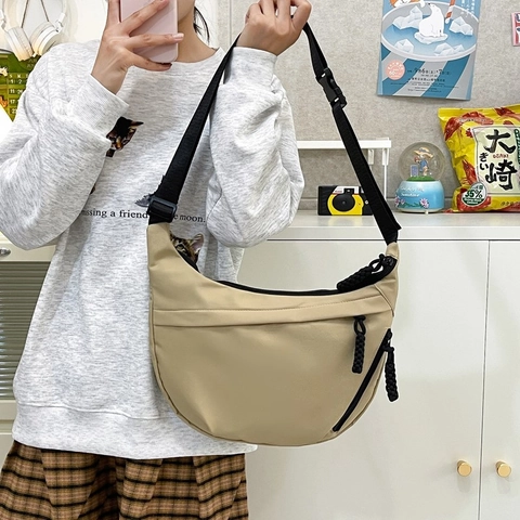 Women Large Capacity Nylon Crossbody Bag Minimalist Half Moon Dumpling Shoulder Bag Casual Commute School Messenger Tote Bag