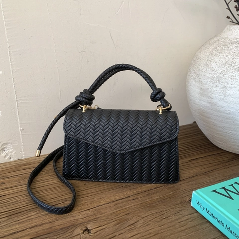 Damen Retro Gewebte Klappe Umhängetasche Minimalistische PU Leder Kleine Quadratische Handtasche Mit Geknotetem Griff