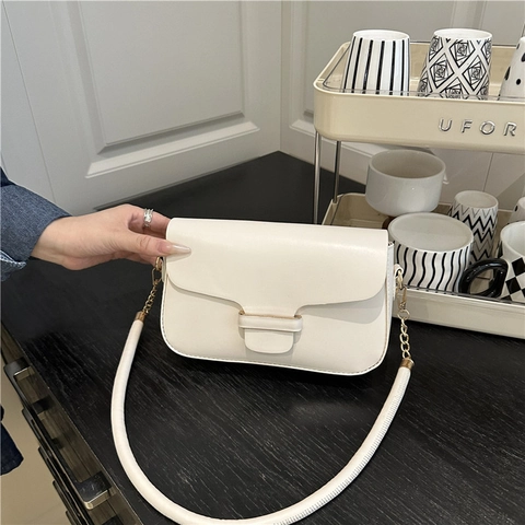 Women Fashion PU Leather Shoulder Bag Minimalist Small Square Crossbody Bag Solid Color Chain Strap Commute Handbag for Women