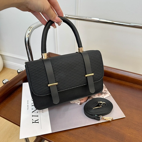 Borsa a Spalla Donna Vintage in Pelle PU con Patta Intrecciata Piccola Borsa a Tracolla Strutturata Elementi Metallici Oro