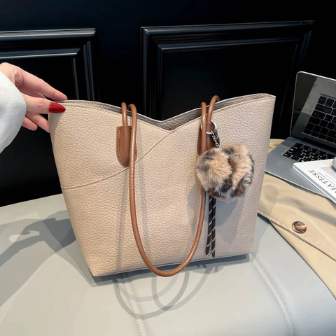 Borsa Tote Grande Da Donna In Pelle PU Martellata Semplice Versatile Pendolare Spalla Sottobraccio Ciondolo A Cuore Leopardato