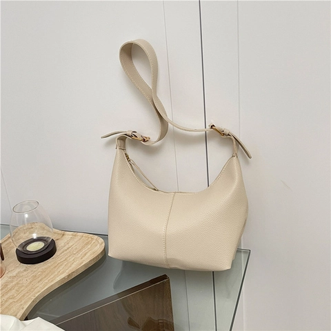 Minimalist PU Leather Lychee Grain Hobo Bag For Women Large Capacity Adjustable Strap Half Moon Shoulder Bag Solid Color