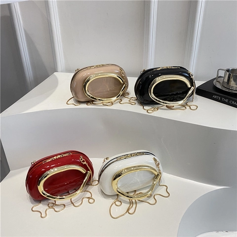 Pochette In Pelle Verniciata Ovale Con Anello Dorato E Tracolla A Catena Piccola Borsa Da Sera Da Donna