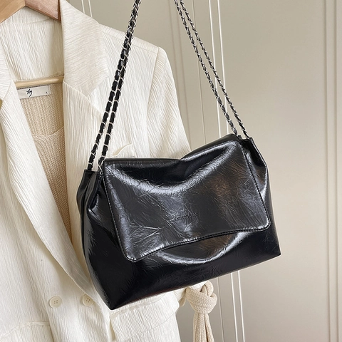 Women Vintage Pleated PU Leather Shoulder Bag Large Capacity Chain Tote Bag Minimalist Flap Magnetic Closure Underarm Bag