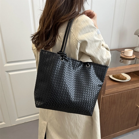 Women Minimalist PU Leather Woven Pattern Tote Bag Large Capacity Commuter Shoulder Bag Elegant Solid Color Handbag