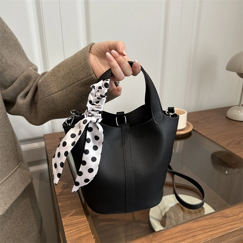 Damen Eimer Tasche PU Leder Litschi Muster Mit Polka Dot Schal Dekoration Handtasche Schultertasche Vielseitig Elegant