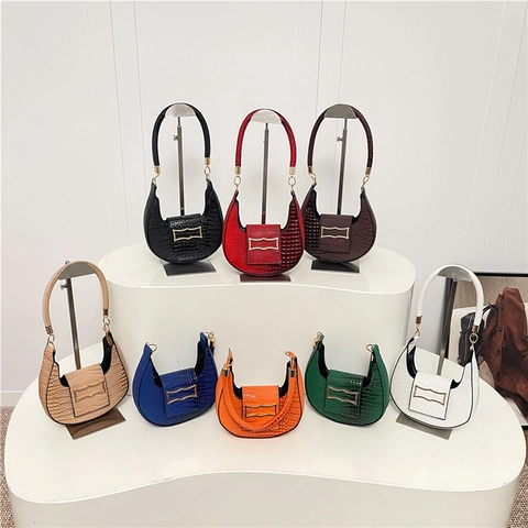 Women Minimalist PU Leather Underarm Bag Crocodile Pattern Crescent Hobo Bag Gold Metal Buckle Daily Shoulder Bag