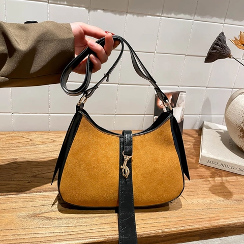 Sac à Main Hobo Femme Vintage Minimaliste en Cuir PU Aspect Daim Demi Lune Chic Sac Bandoulière Versatile Fermoir Métallique
