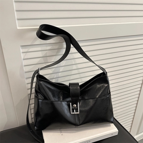 Retro PU-Leder Unterarmtasche Für Damen Große Kapazität Umhängetasche Mit Metallschnalle Und Holzperlenanhänger Pendler Handtasche
