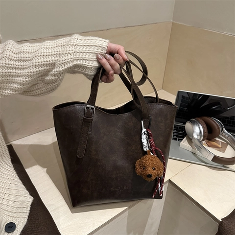 Women Large Capacity Vintage PU Leather Tote Bag Solid Color Shoulder Bag With Teddy Dog Pendant Commuter Handbag