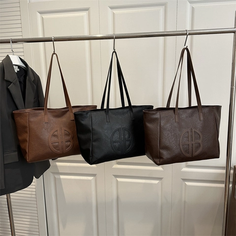 Large Capacity Tote Bag For Women Retro PU Leather Shoulder Bag Fashion Embossed Logo Solid Color Handbag Daily Work Travel