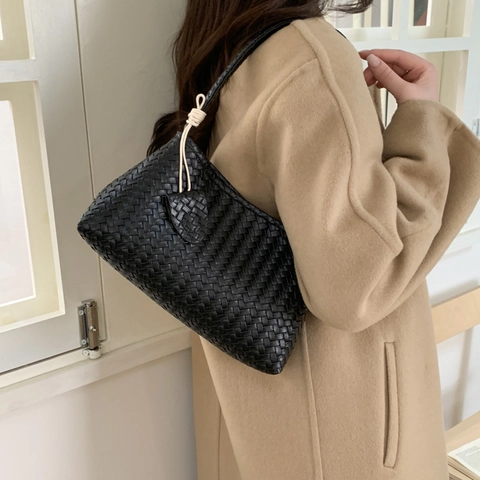 Woven Shoulder Bag PU Leather Large Capacity Armpit Tote Minimalist Retro Style For Women Daily Versatile
