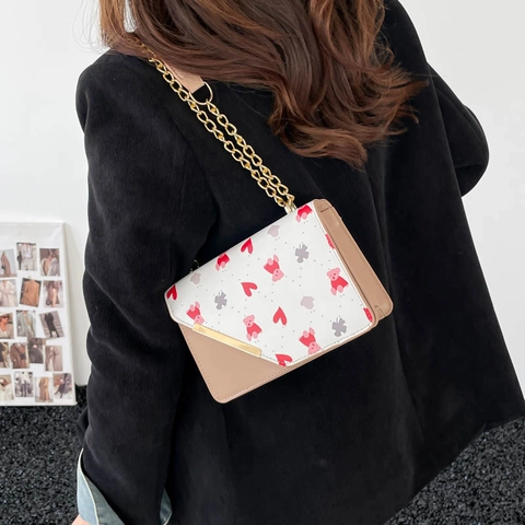 Mode Damen PU Leder Quadratische Schultertasche Gold Metallkette Riemen Blumen Schleife Bär Herz Druck Süße Umhängetasche Alltag