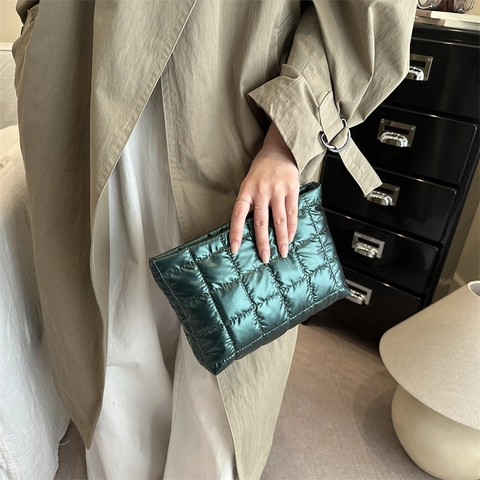 Women's Puffy Quilted Metallic Clutch Large Capacity Space Cotton Makeup Bag Fashion Street Style Handheld Toiletry Pouch