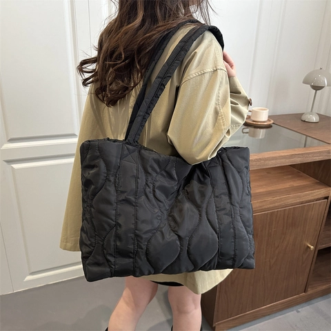 Bolso Tote Acolchado de Gran Capacidad para Mujer Patrón de Ondas Nylon Bolso de Hombro para Diario Trabajo Viaje Moda de Invierno