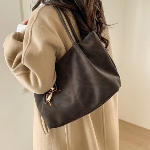 Bolso Tote para Mujer de Cuero PU Mate Retro Gran Capacidad Con Colgante de Borla de Cuentas Bolso de Hombro Casual