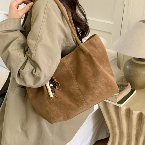 Borsa Tote Grande Capacità in PU Opaco per Donna Borsa a Spalla Retrò per Pendolare Ogni Giorno Con Ciondolo in Perline di Legno Borsa a Mano Tinta Unita