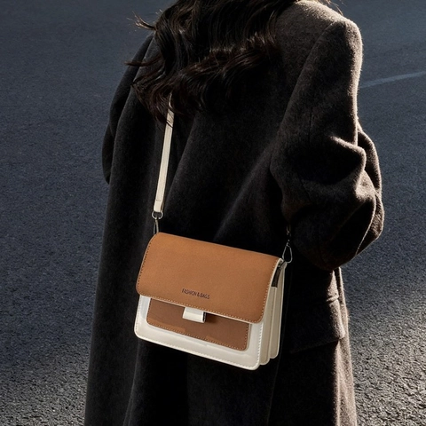 Sac Bandoulière Femme en Cuir PU Mode Minimaliste Épissage Flip Top Sac à Épaule Avec Large Bandoulière Impression de Lettres Sac Carré