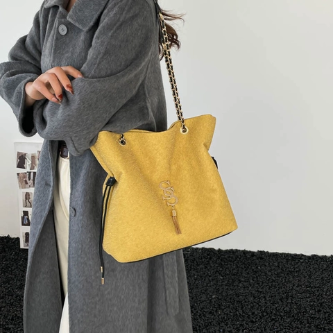 Women Large Capacity Glitter Fabric Tote Bag Fashion Chain Shoulder Bag With Metal Tassel Logo Handbag For Daily Party