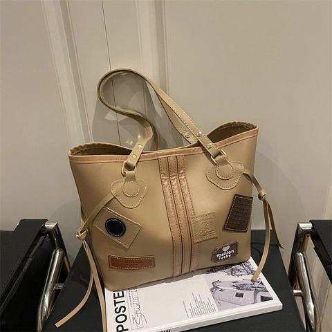 Borsa Tote da Donna in Pelle PU Grande Capacità Borsa a Tracolla Patchwork Retro Borsa a Mano Casual da Pendolare Con Nappine e Rivetti