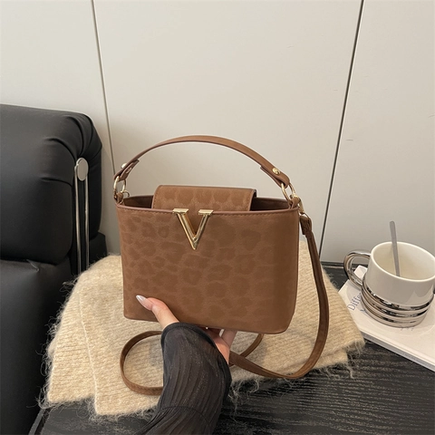 Vintage Leopardenmuster Kunstleder Handtasche Für Damen Metall V Dekor Mode Flap Umhängetasche Pendeln Henkeltasche