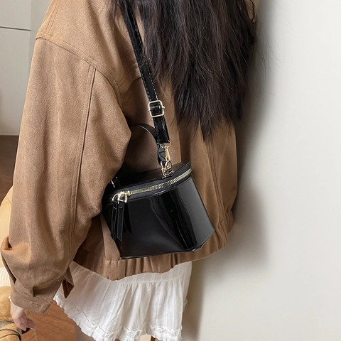 Borsa a Scatola da Donna in Pelle PU Lucida Vintage Borsa a Tracolla con Doppia Cerniera e Accessori Dorati Borsa alla Moda