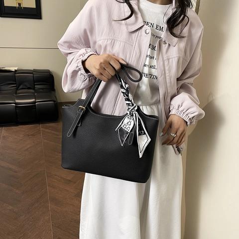 Borsa Tote da Donna Grande Capacità Pelle PU Martellata Con Foulard Satin Decorativo Elegante Borsa a Spalla Pendolare